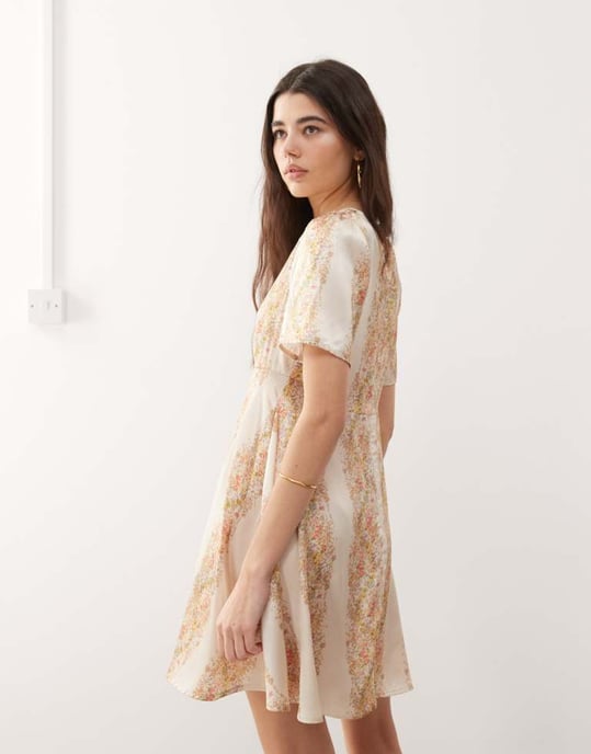 Reclaimed Vintage mini tea dress in floral print - Image 4