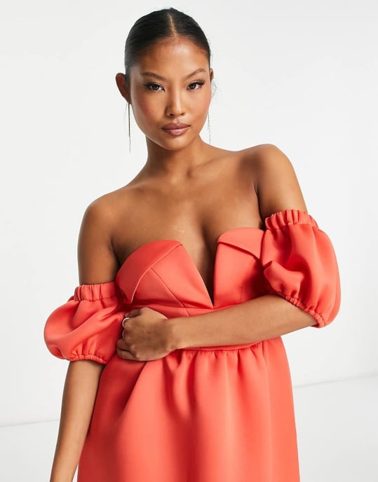 ASOS DESIGN Petite – Djup korallröd balklänning med bar axel och volang - Image 3
