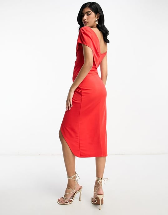 ASOS DESIGN – Röd draperad midiklänning i satin med omlottmönster - Image 2