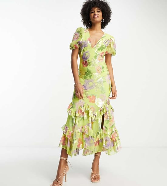 ASOS DESIGN Tall – Grön, metalliskt rosmönstrad midiklänning med volang och volangkant - Image 1
