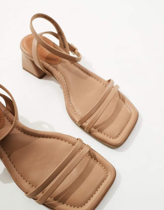 ASOS DESIGN – Honeydew – Beige sandaler med vid passform och medelhög blockklack - Image 4