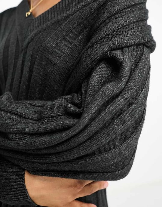 Object Tall – Mörkgrå stickad, ribbad tröjklänning med v-ringning - Image 2