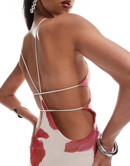 ASOS DESIGN – Rosa blommig midiklänning med halterneck och extremt utskuren detalj baktill - Image 3