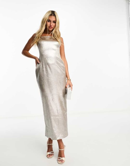 Forever New – Silverfärgad midaxiklänning med metallisk drapering - Image 1