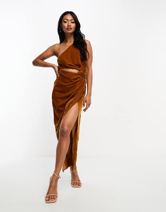 ASOS DESIGN – Guldfärgad midaxiklänning i sammet med knutdetalj och utskurna detaljer - Image 4