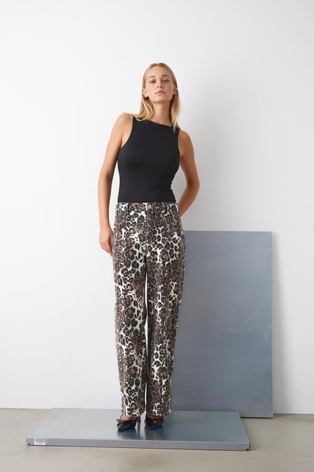Stormy Jeans in Brown - Image 3