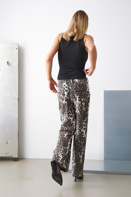 Stormy Jeans in Brown - Image 4