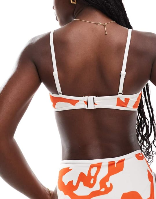 ASOS DESIGN contrast binding shaped bandeau bikini top in abstract orange - Image 4