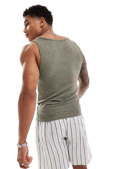 ASOS DESIGN – Muscle fit-linne i kakifärgad textur - Image 4