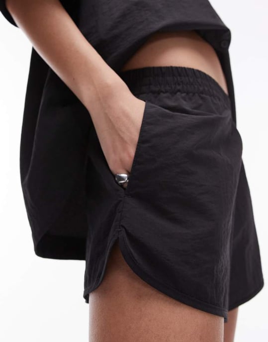 Topshop – Svarta löparshorts i nylon - Image 3