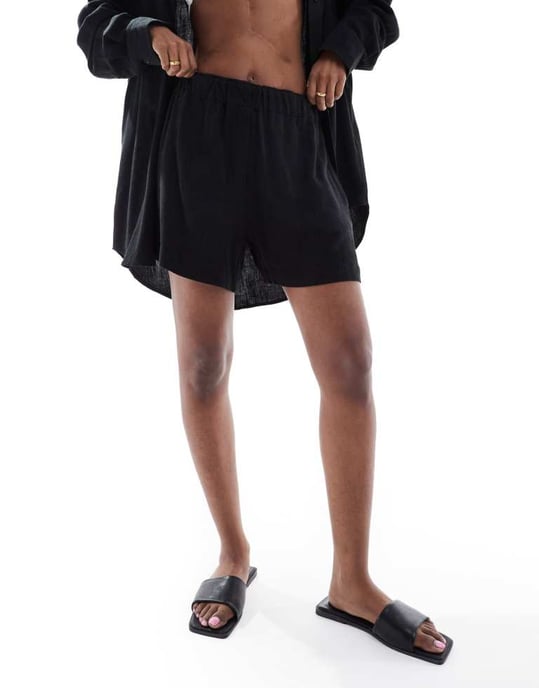 Weekday – Ava – Svarta shorts i linneblandning, del av set - Image 2