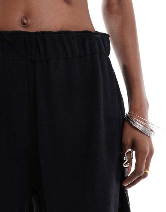 Weekday – Ava – Svarta shorts i linneblandning, del av set - Image 3