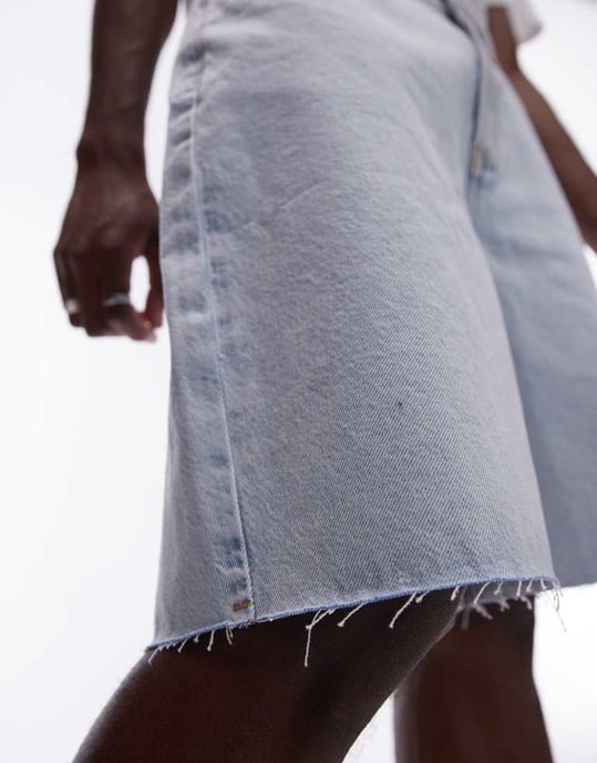 Topman – Blekt tvättade jeansshorts med vida ben och rå fåll - Image 4