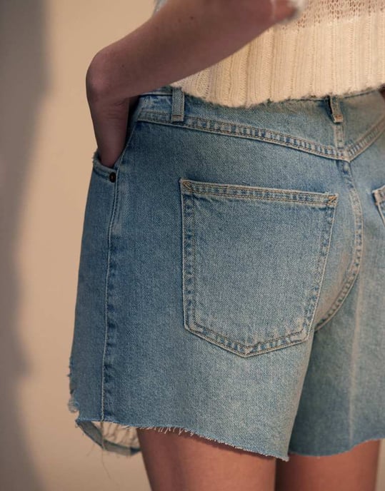 Topshop – Plisserade jeansshorts i blekt färg - Image 4