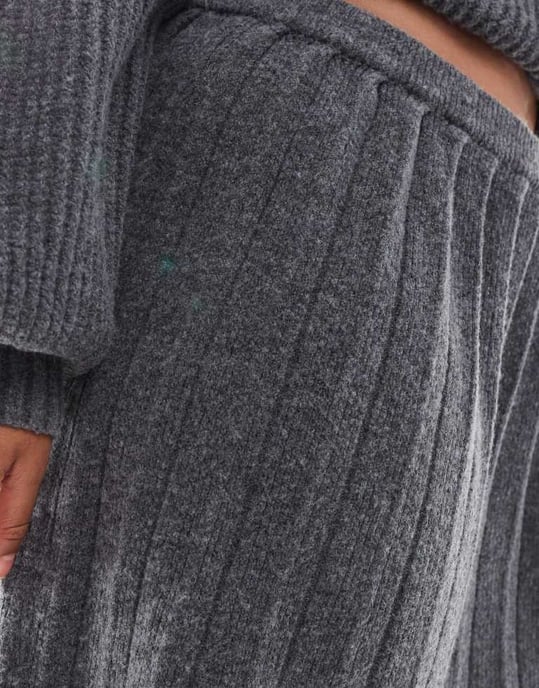 In The Style Plus knitted pleated mini skirt co-ord in charcoal - Image 3