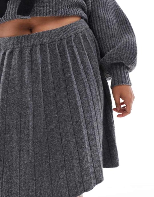 In The Style Plus knitted pleated mini skirt co-ord in charcoal - Image 4