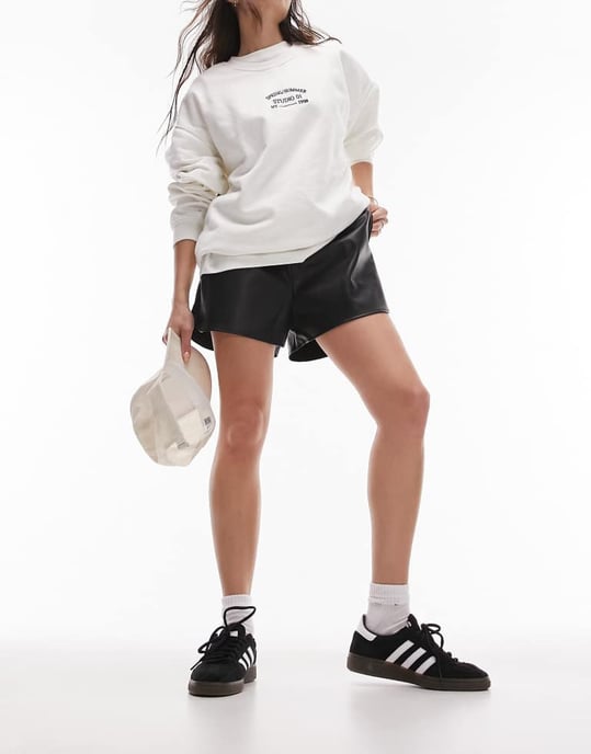 Topshop – Svarta löparshorts i konstläder - Image 2