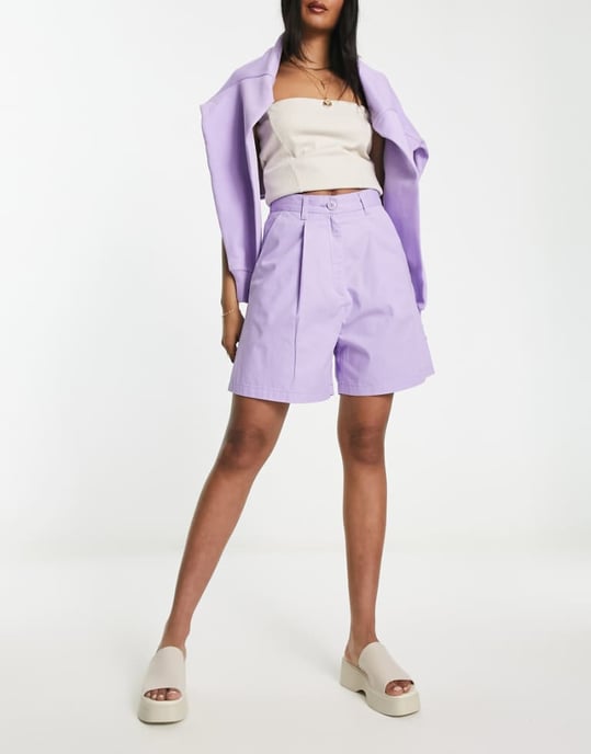 Monki – Lila figursydda shorts - Image 1