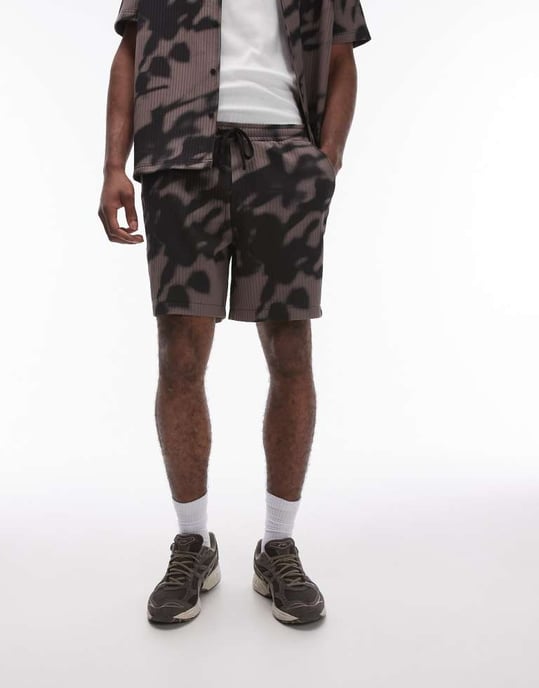 Topman – Lila plisseshorts med skuggmönster och del av set - Image 3