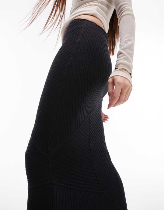 Topsop – Svart ribbad kjol i jerseymodell - Image 1