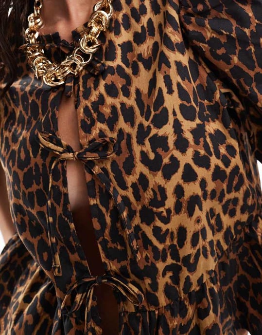 Noisy May tie front top in leo print - Image 3