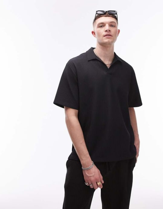 Topman kortärmad plisse pikétröja i svart - Image 1