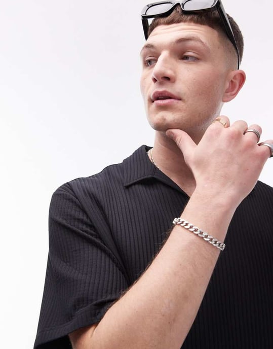 Topman kortärmad plisse pikétröja i svart - Image 2