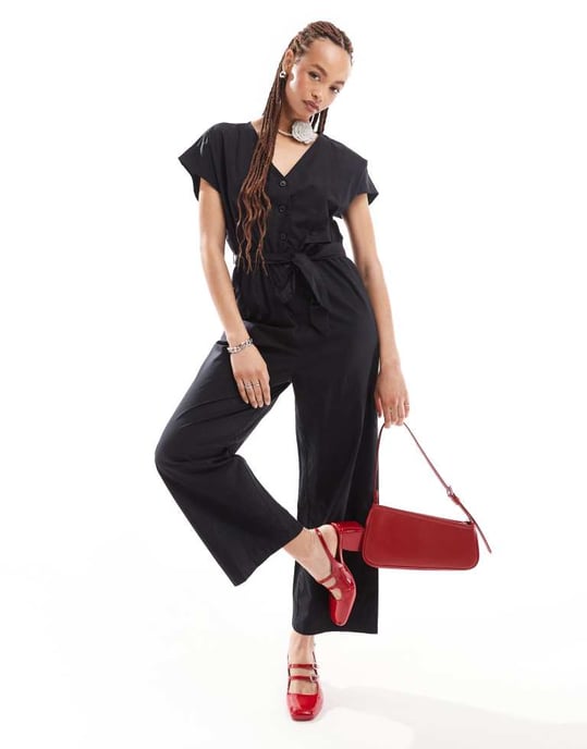 Monki – Svart jumpsuit med knyt i midjan - Image 2