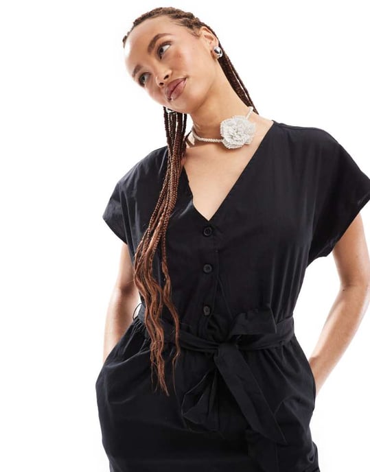 Monki – Svart jumpsuit med knyt i midjan - Image 3