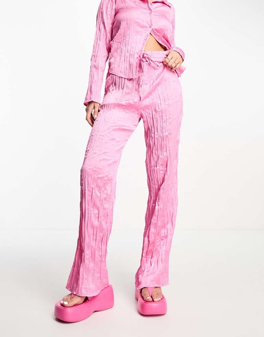 Monki – Rosa, krinklade byxor i del av set - Image 4