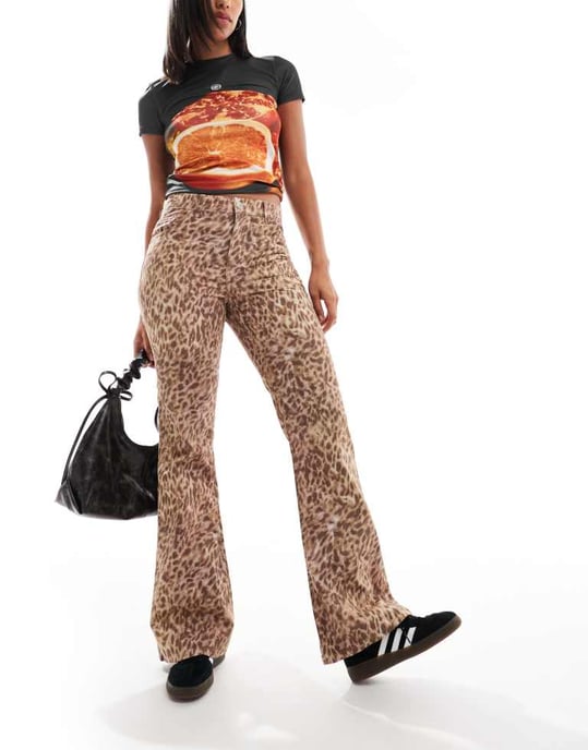 Reclaimed Vintage västern jeans med leopardmönster - Image 2