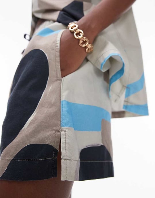 Topshop – Flerfärgade shorts med abstrakt tryck, del av set - Image 2