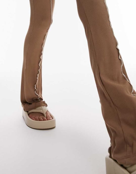 Topshop – Premium Edit – Bruna utsvängda byxor med synliga sömmar, del av set - Image 3