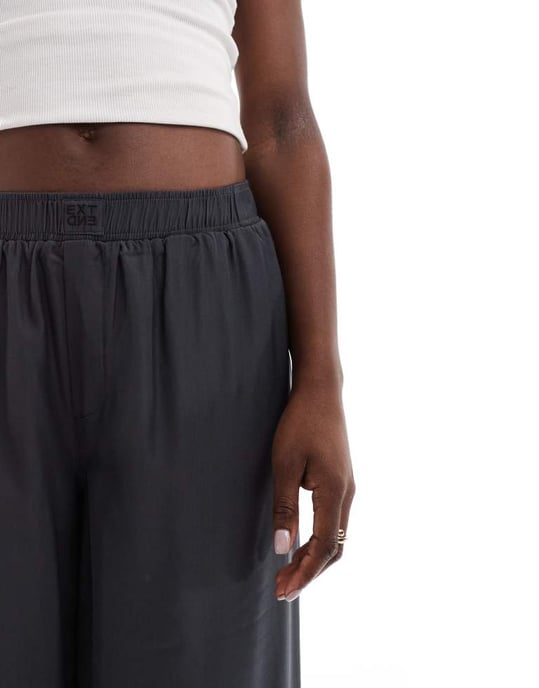 ONLY pull-on wide leg trousers in charcoal - Image 4