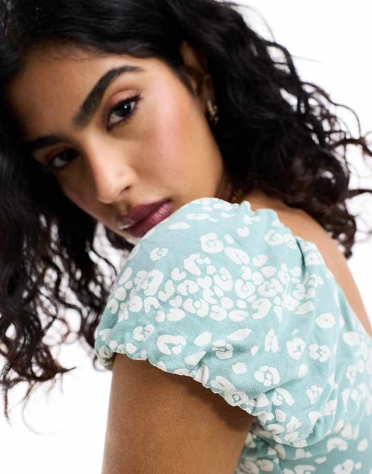 ASOS DESIGN – Blommig miniklänning med puffärm och fyrkantig halsringning - Image 3