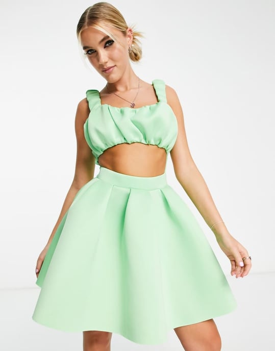 ASOS DESIGN – Ljusgrön 2-i-1-miniklänning med strukturerad trapets och rynkor vid bysten - Image 4