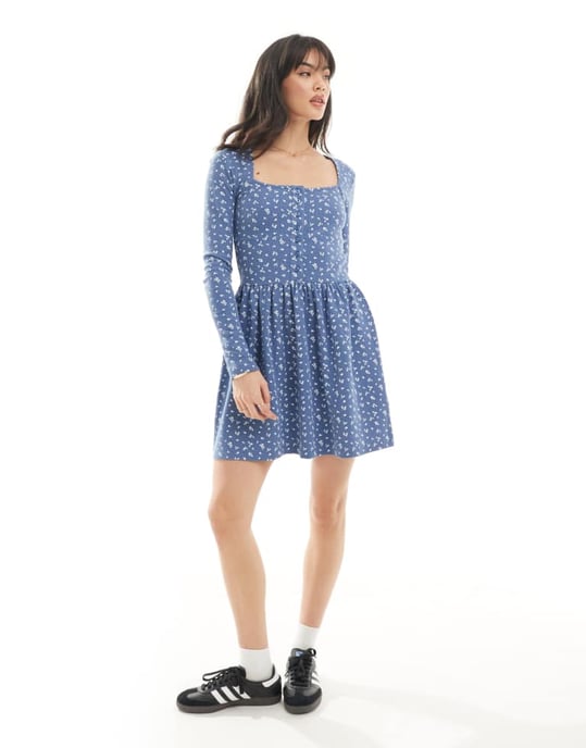 ASOS DESIGN – Fyrkantig halsringning med långa ärmar och skaterklänning för honom i smått mönster - Image 4