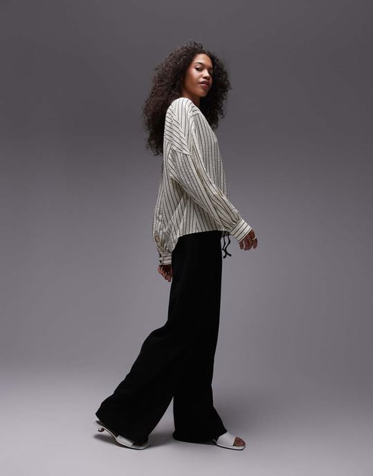 Topshop – Svartvit skjorta med texturerade randiga sömmar - Image 2