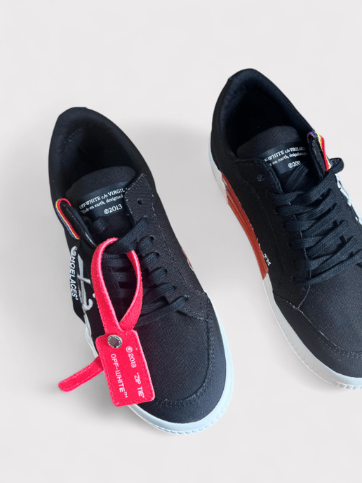 Off-White Vulcanised Lace Up Sneaker Black White Kids - Image 4