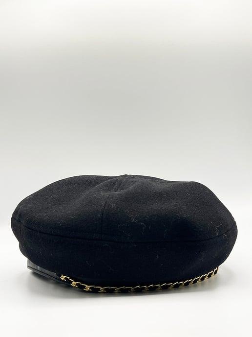 Beret Hat With Chain Detail In Black - Image 4