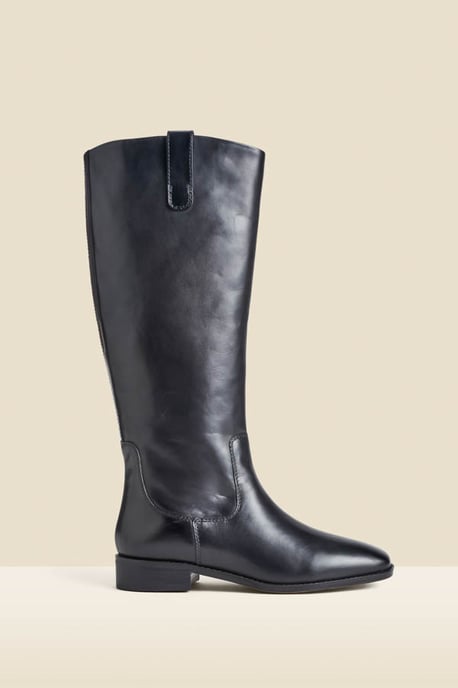 Black Square Toe Flat Leather Boots - Image 2