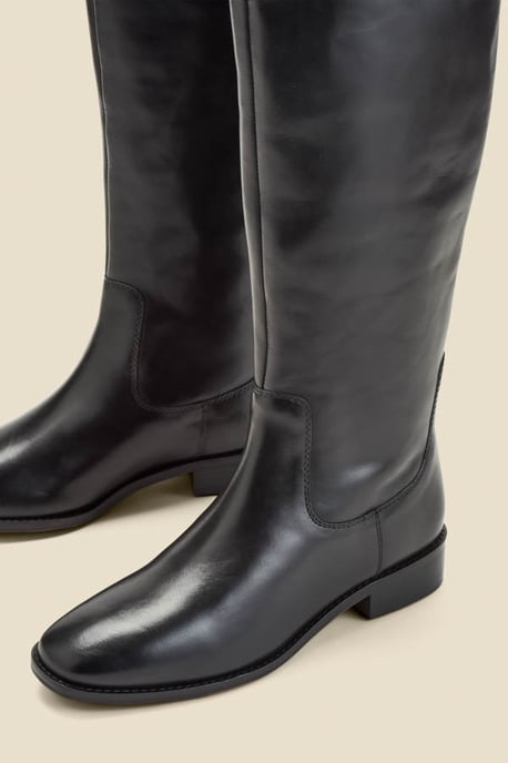 Black Square Toe Flat Leather Boots - Image 3