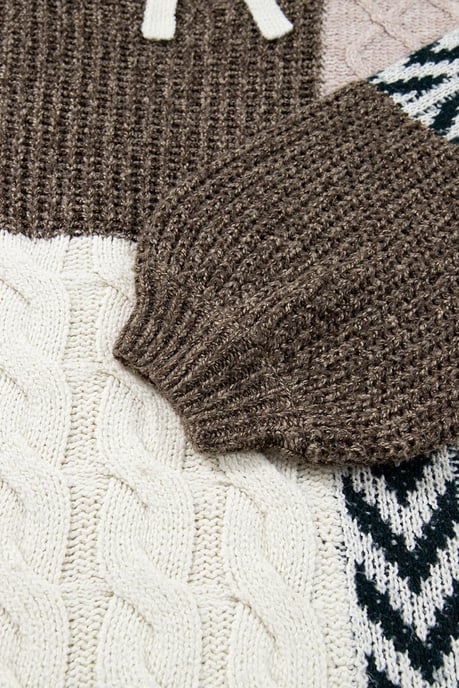 Color Block Vneck Sweater - Image 6