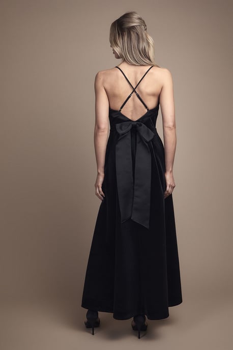 Velvet V Neck Strappy Low Back and Bow Detail Maxi Bridesmaid Dress - Image 3
