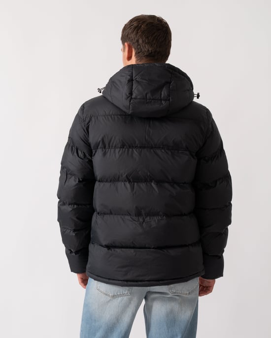 Active Cloud GANT 5 Jacket in Black - Image 2