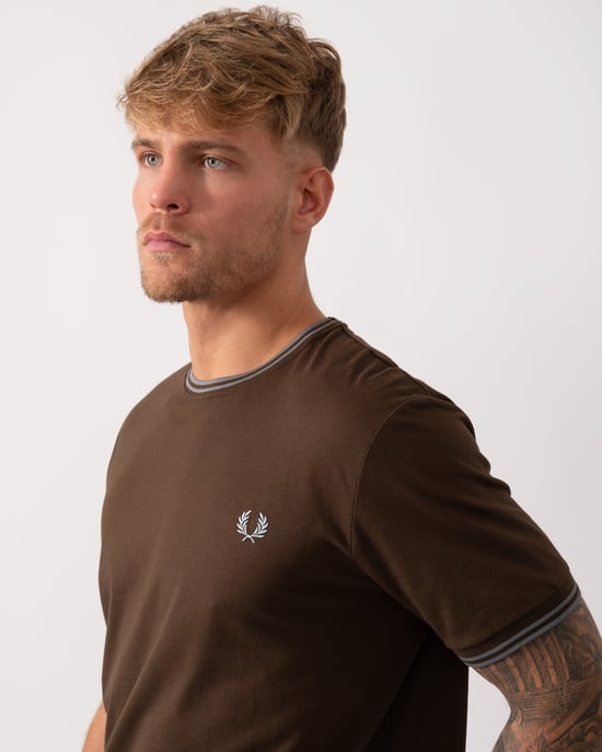 Fred Perry T-Shirt in Dark Brown - Image 3