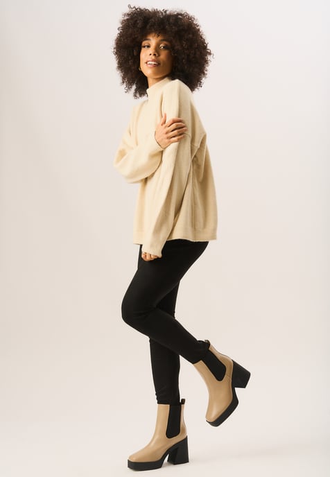 Svart, tajta leggings i stretchig imitationsmocka - Image 3