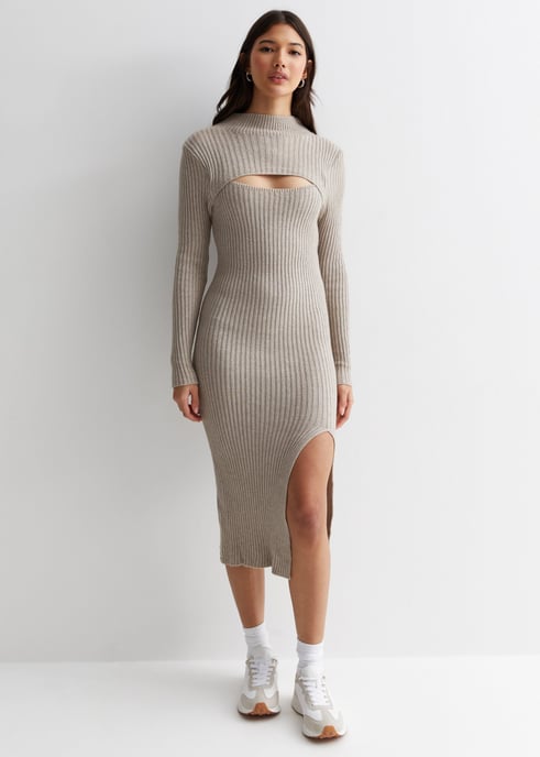 Beige ribbad bodycon-klänning med detaljerade snitt