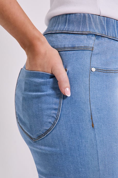 Skinny Pull On Jegging - Image 4