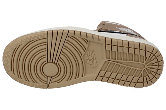 Nike Womens Air Jordan 1 Mid Trainers - Image 5